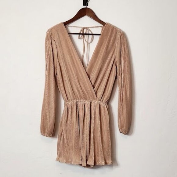 Astr Dresses & Skirts - ASTR The Label Women's Long Sleeve Dress Shorts Romper Size small